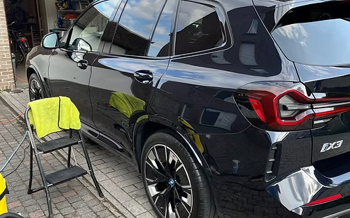 Exterieurreiniging aan huis bij een BMW X5